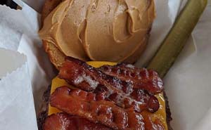 Deerfoot Lodge Bacon Burger - Hayward lakes eat